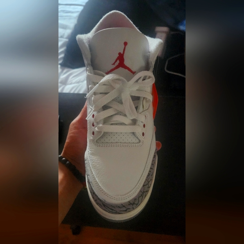 Jordan 3 white cement men size 9.5